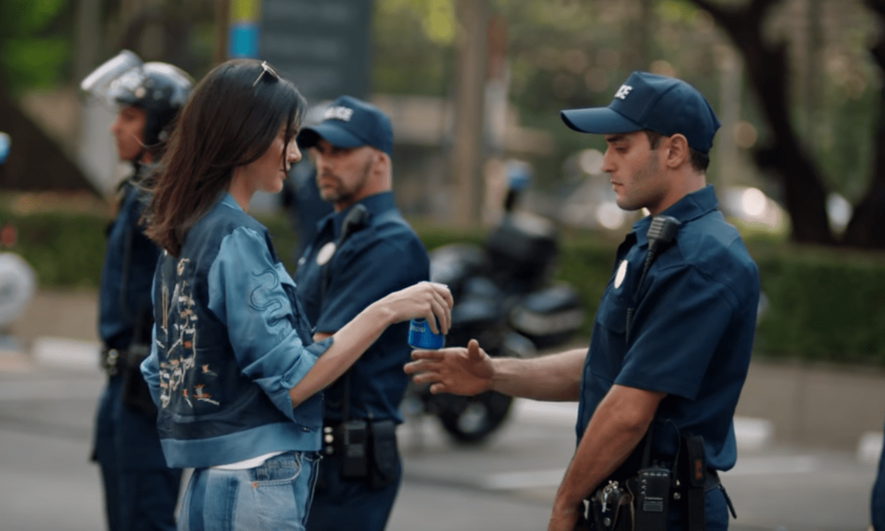 kendall-jenner-pepsi-commercial TB Marketing - Specialista marketing calenzano, prato, sesto fiorentino - Tommaso Bolognesi